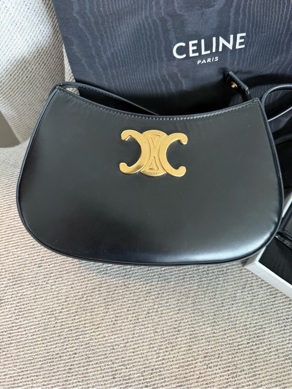 CELINE Black Triomphe Tilly Smooth Leather Shoulder Bag and Celine Wallet Bundle - Picture 6 of 11